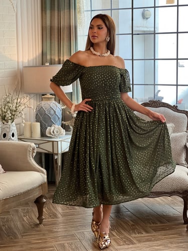 فستان زيتي شيفون مبطن عالي الجودة مطرزة بخيوط القص...