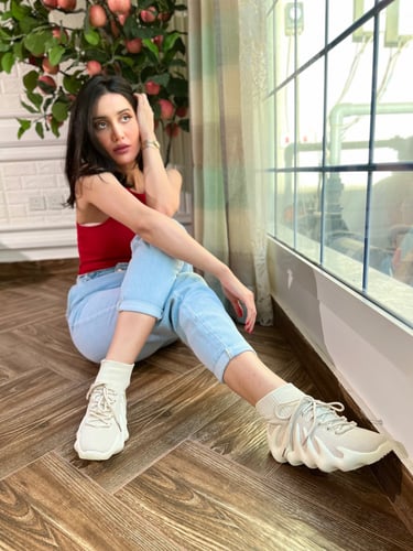 حذاء رياضي بيج بجورب طويل موديل رقم 5