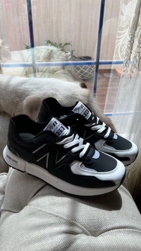 حذاء رياضي اسود عملي ومريح جداً جداً جداً رقم 19