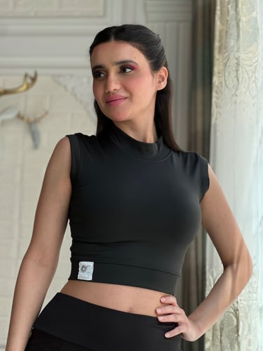 بلوزه سوداء رياضيه بدون كم مع