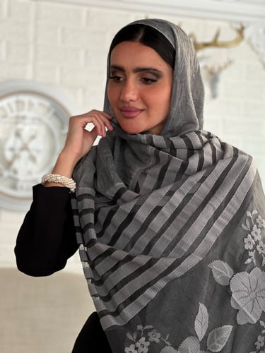 طرحة رصاصي لينن خفيفه وباردة مطرزة بالخيوط رقم 15