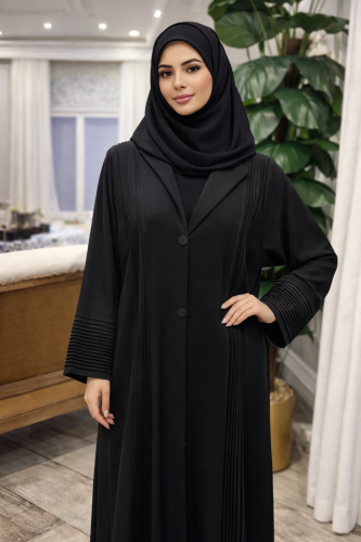 عباية سوداء ساده مزينه بالكسرات من الجنبين ومن الا...