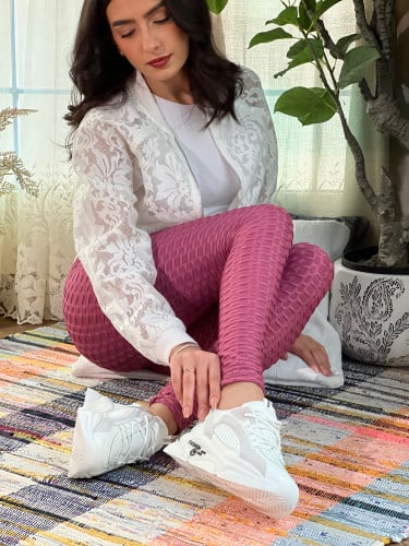 حذاء رياضي ابيض ورصاصي مرتفع عملي ومريح رقم 9