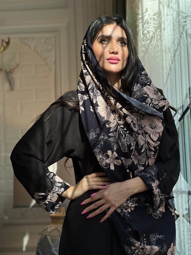 عباية سوداء حرير مغسول خفيف مايتعرفط مع طرحة مشجرة...