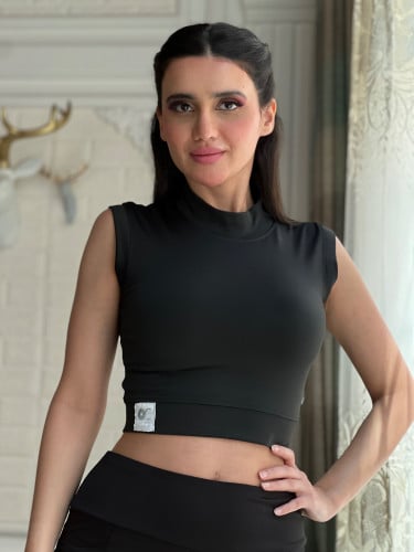 بلوزه سوداء رياضيه بدون كم مع