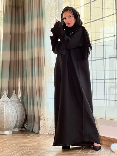 عباية كريب خفيف وطايح بياقه كبيرة وأكمام داخليه رق...