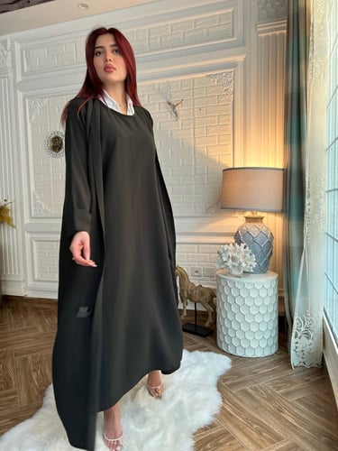 عبايه سوداء ترابي مع قطعه داخليه رقم 228