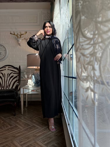 عباية سوداء حرير مغسول خفيف مايتعرفط مع طرحة مشجرة...