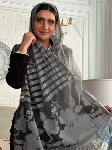 طرحة رصاصي لينن خفيفه وباردة مطرزة بالخيوط رقم 15