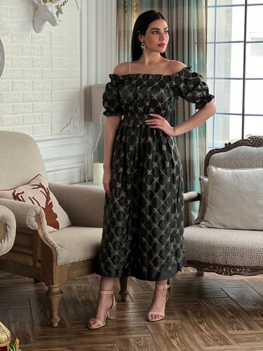 فستان زيتي طويل تفته عالية الجودة مطرز بخيوط القصب...