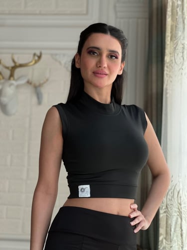 بلوزه سوداء رياضيه بدون كم مع