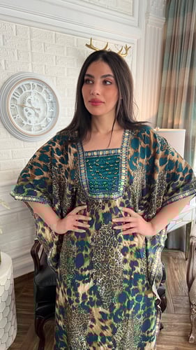 فستان / دراعه قطن اخضر مشجرة وملونه ومطرز بالفصوص...