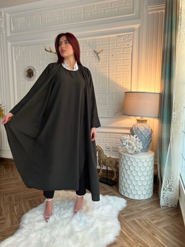 عبايه سوداء ترابي مع قطعه داخليه رقم 228