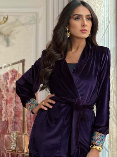 طقم مخمل موف غامق فخم جداً مزين بالكلف من الاطراف