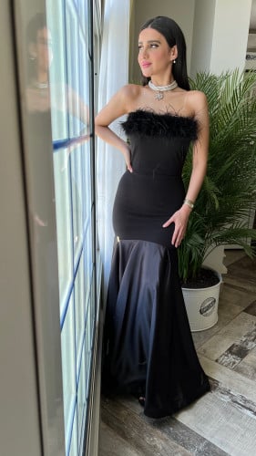 فستان سهره اسود سكيني مزين بالريش ومن الاسفل تفته