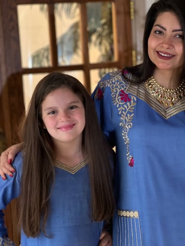 دراعه الأم وبنتها زرقاء رقم 55