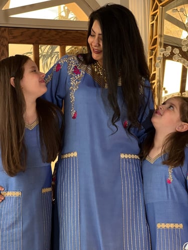 دراعه الأم وبنتها زرقاء رقم 55