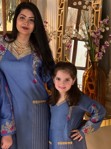 دراعه الأم وبنتها زرقاء رقم 55