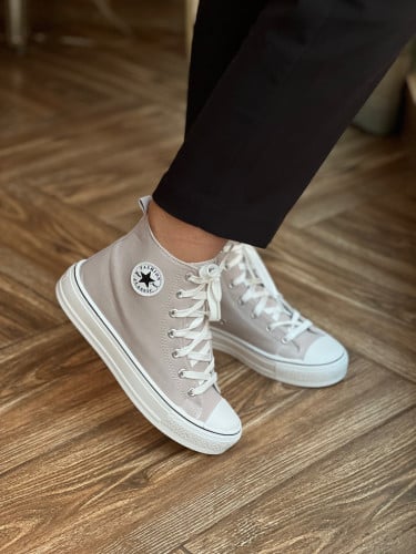 حذاء رصاصي وابيض رياضي عملي ومريح وانيق