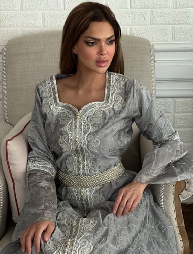 قفطان فاخر شيفون اورقنزا رصاصي مطرز بخيوط القصب وا...