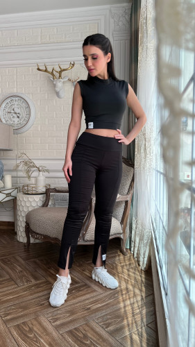 ترينق رياضي اسود بلوزة بدون كم