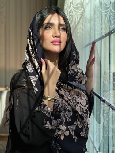 عباية سوداء حرير مغسول خفيف مايتعرفط مع طرحة مشجرة...