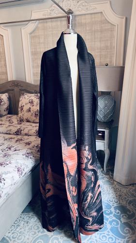 عباية مكرمشة لون اسود مشجرة بالاورانج والبرونز من...