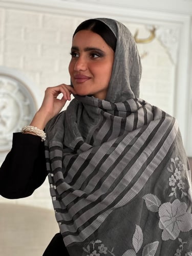 طرحة رصاصي لينن خفيفه وباردة مطرزة بالخيوط رقم 15