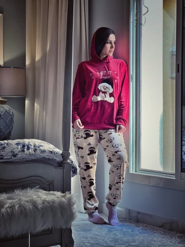 بيجامة مخمل شتوية احمر وبيج رقم 2