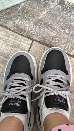 حذاء اسود ورصاصي وابيض رياضي عملي ومريح وانيق