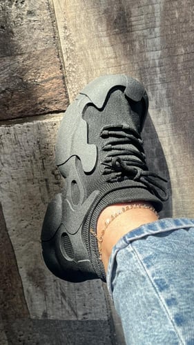 حذاء رياضي أسود مرررررررريح مثل الغيمه ☁️