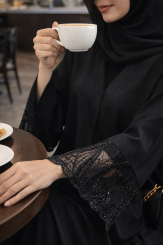 عباية واسعه كريب خفيف وطايح مايتعرفط ابد باكام تل...