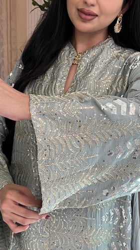 دراعه لينن فري سايز لون تيفاني مزينه بالترتر فخمه...