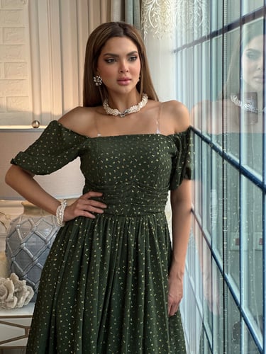 فستان زيتي شيفون مبطن عالي الجودة مطرزة بخيوط القص...