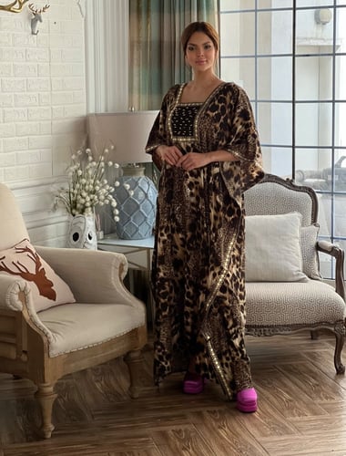 فستان / دراعه قطن بني مشجرة جلد نمر وملونه ومطرز ب...