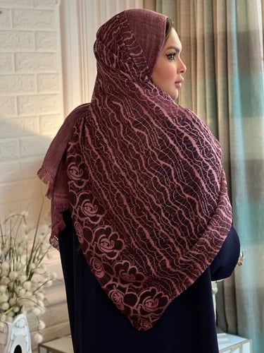 طرحة وردي غامق لينن خفيفه وباردة مطرزة بالخيوط رقم