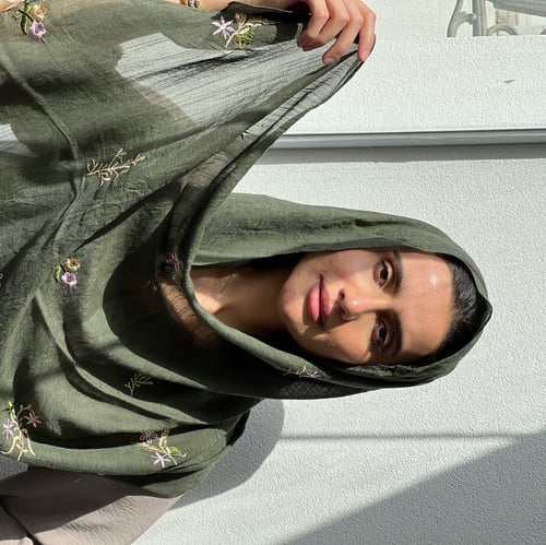 طرحه لينن مطرزة