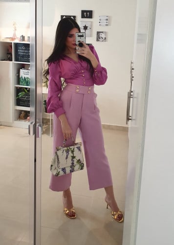 طقم بنطلون فاتح وبلوزه موف غامق