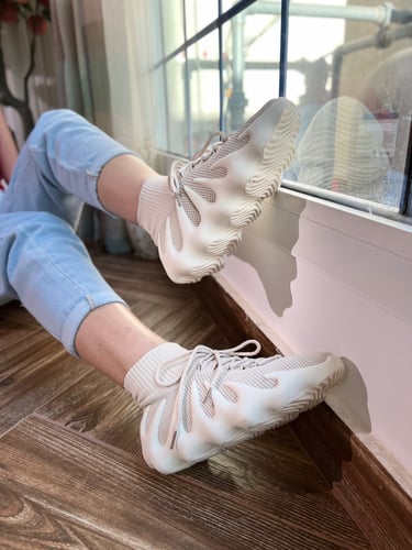 حذاء رياضي بيج بجورب طويل موديل رقم 5