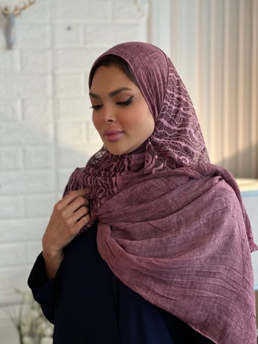 طرحة وردي غامق لينن خفيفه وباردة مطرزة بالخيوط رقم