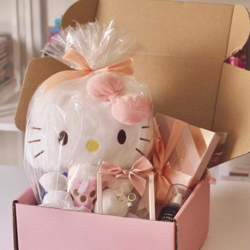 Hello Kitty box with makeup