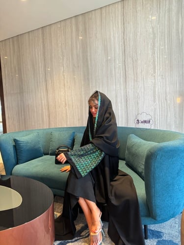 طاؤوس عبايه