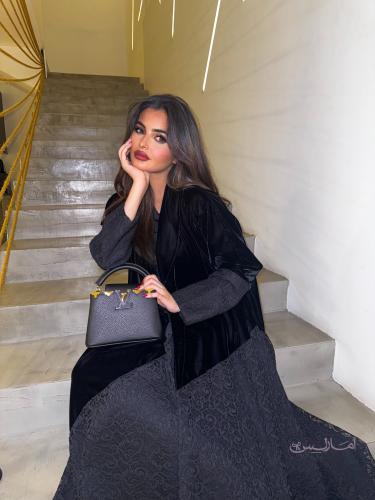 كارولين اسود