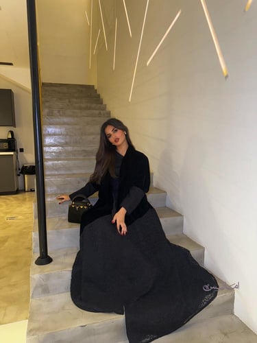 كارولين اسود