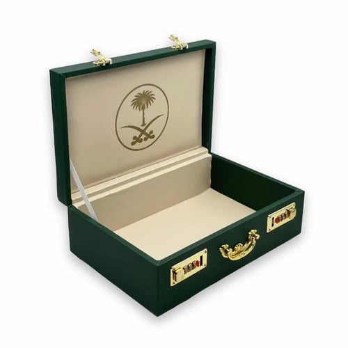 شنطة عود جلد فاخرة