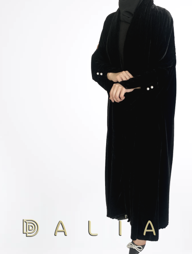 عباية مخمل بلولو الجديده