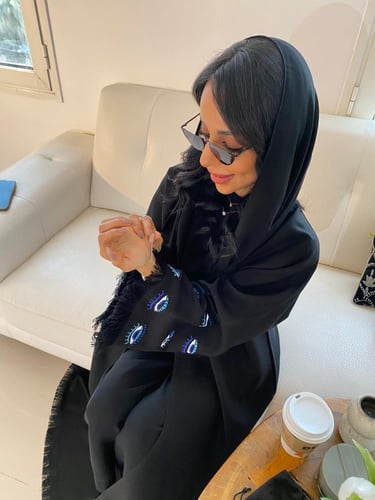 عباية مطرزه عيون