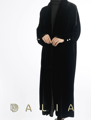 عباية مخمل بلولو الجديده