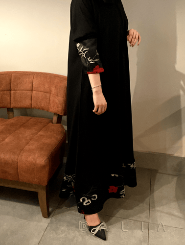 عباية دانتيل حلوة