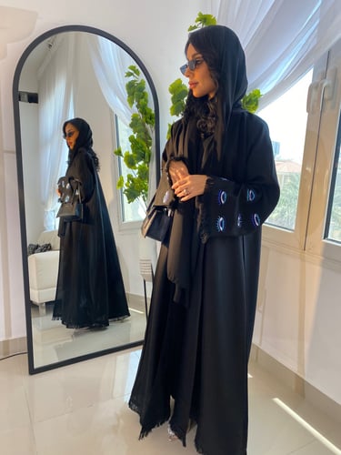 عباية مطرزه عيون